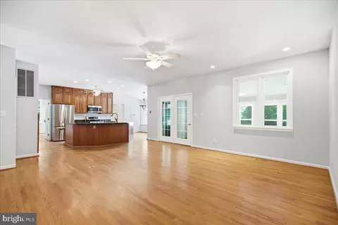 Living - 12033 Steven Ln, Dunkirk, MD 20754 photo 2 of 4