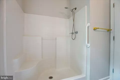 Bath - 12033 Steven Ln, Dunkirk, MD 20754 photo 4 of 10