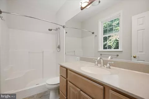 Bath - 12033 Steven Ln, Dunkirk, MD 20754 photo 3 of 10