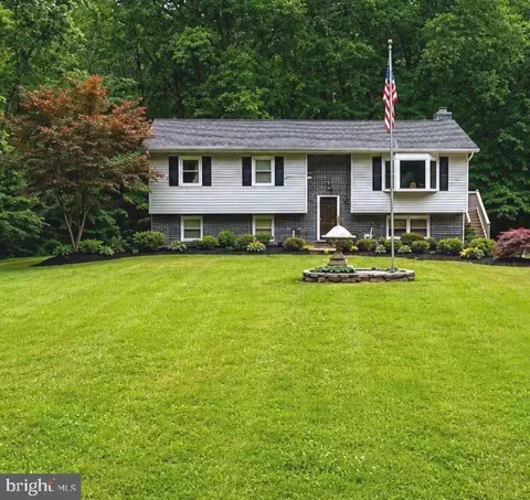 1610 Avery Rd, Huntingtown, MD 20639