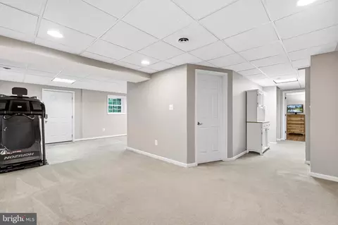 Entry Way - 548 Windmill Dr, Saint Leonard, MD 20685 photo 9 of 11