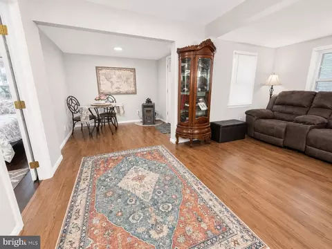 Entry Way - 6122 6th St, Chesapeake Beach, MD 20732 photo 2 of 3