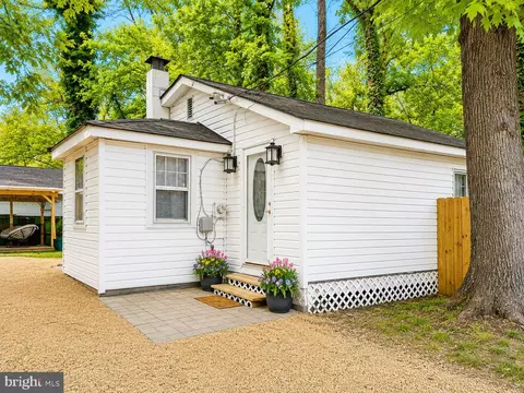 6122 6th St, Chesapeake Beach, MD 20732