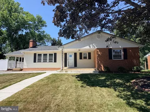 2546 Hillside Dr, Huntingtown, MD 20639