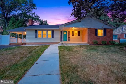 2546 Hillside Dr, Huntingtown, MD 20639