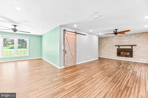 Living - 11220 Country Rd, Dunkirk, MD 20754 photo 7 of 7