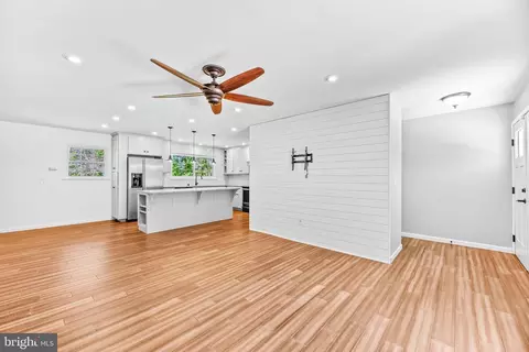 Living - 11220 Country Rd, Dunkirk, MD 20754 photo 1 of 7