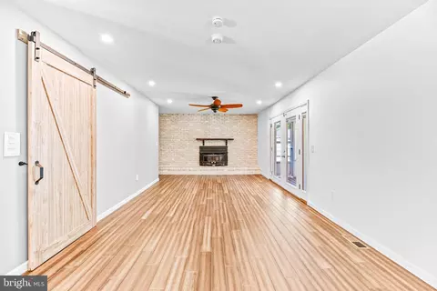 Living - 11220 Country Rd, Dunkirk, MD 20754 photo 6 of 7