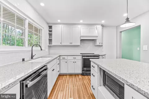 Kitchen - 11220 Country Rd, Dunkirk, MD 20754 photo 3 of 4