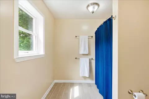 Bath - 3955 Breezy Point Rd, Chesapeake Beach, MD 20732 photo 2 of 3