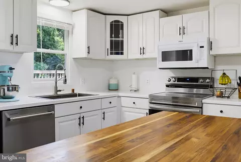 Kitchen - 3614 King Dr, Dunkirk, MD 20754 photo 1 of 4