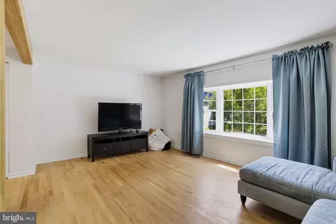 Living - 3614 King Dr, Dunkirk, MD 20754 photo 2 of 2
