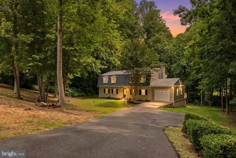 8827 Lafayette Dr, Owings, MD 20736