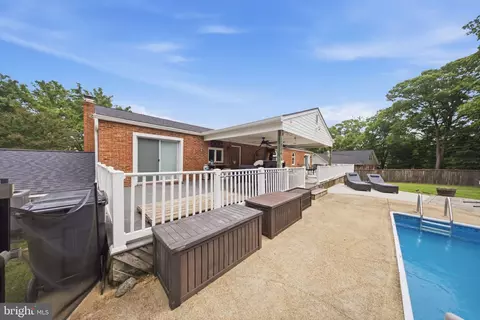 Exterior - 11802 Rivershore Dr, Dunkirk, MD 20754 photo 3 of 5