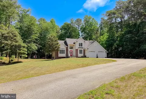 1002 Secret Ct, Lusby, MD 20657