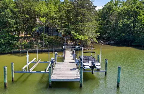 13127 Harbor Ln, Lusby, MD 20657