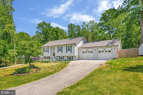 9017 Megan Cir, Owings, MD 20736