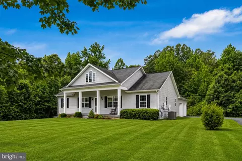 3020 Franklin Dr, Huntingtown, MD 20639