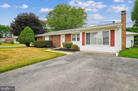 Exterior - 12194 Cavalier Dr, Dunkirk, MD 20754 photo 1 of 2