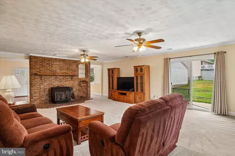 Living - 12194 Cavalier Dr, Dunkirk, MD 20754 photo 3 of 5