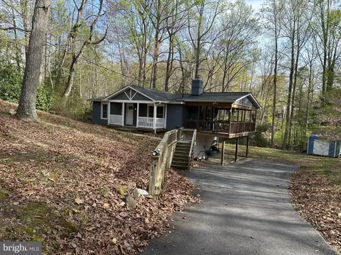 410 Hawthorne Ct, Lusby, MD 20657