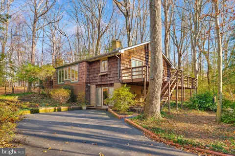 111 Autumn Ct, Huntingtown, MD 20639