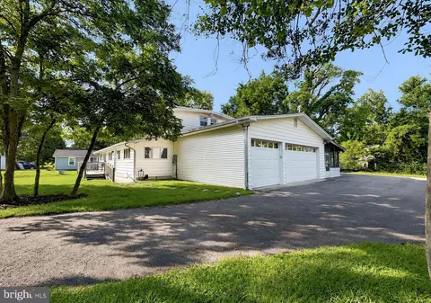 10951 Poplar Dr, Lusby, MD 20657