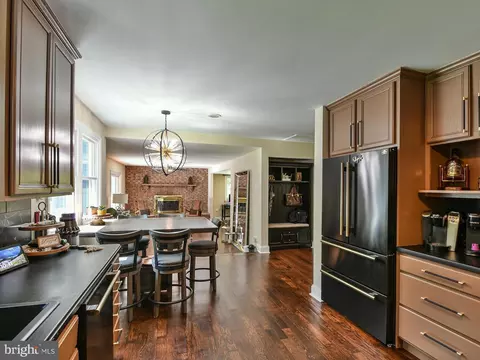 3841 Sunrise Dr, Huntingtown, MD 20639
