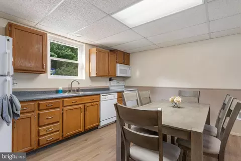 Kitchen - 3131 Ashwood Dr, Dunkirk, MD 20754 photo 4 of 4