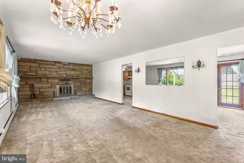 Living - 3401 King Dr, Dunkirk, MD 20754 photo 1 of 3