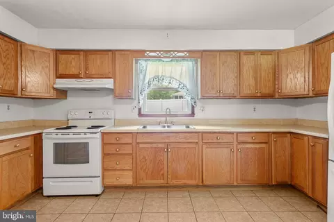 Kitchen - 3401 King Dr, Dunkirk, MD 20754 photo 1 of 3