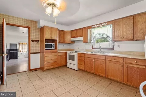 Kitchen - 3401 King Dr, Dunkirk, MD 20754 photo 2 of 3
