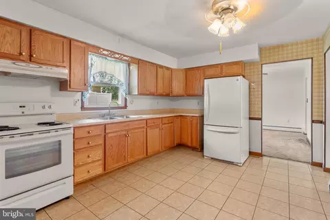 Kitchen - 3401 King Dr, Dunkirk, MD 20754 photo 3 of 3