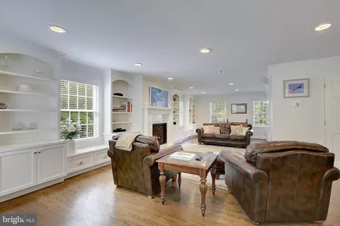 Living - 980 Appel Ln, Solomons, MD 20688 photo 2 of 6