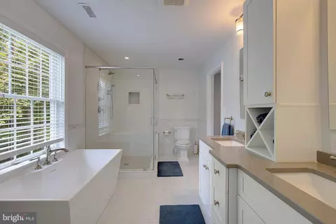 Bath - 980 Appel Ln, Solomons, MD 20688 photo 3 of 10