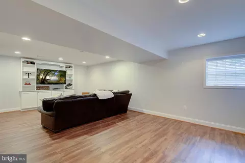 Living - 980 Appel Ln, Solomons, MD 20688 photo 6 of 6