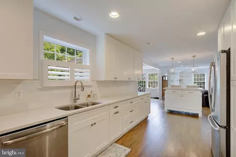 Kitchen - 980 Appel Ln, Solomons, MD 20688 photo 6 of 7