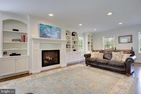 Living - 980 Appel Ln, Solomons, MD 20688 photo 4 of 6