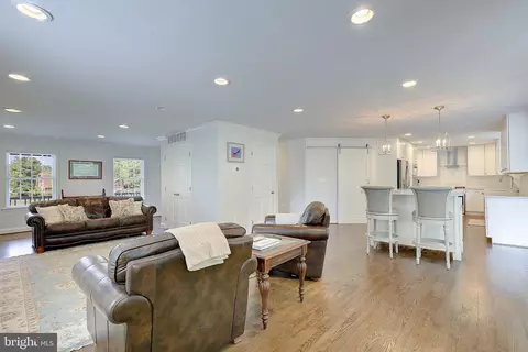 Living - 980 Appel Ln, Solomons, MD 20688 photo 3 of 6