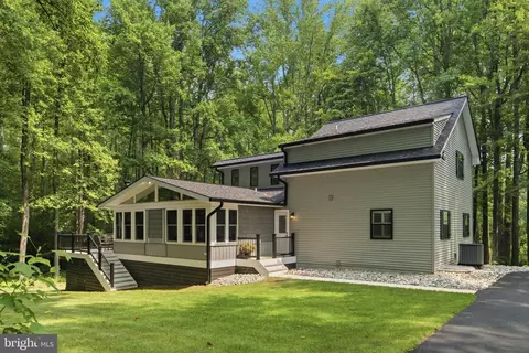 2450 Symphony Ln, Huntingtown, MD 20639