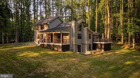 2450 Symphony Ln, Huntingtown, MD 20639
