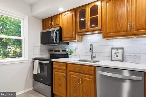 Kitchen - 12182 Cavalier Dr, Dunkirk, MD 20754 photo 5 of 6