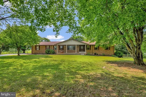 61 Honeysuckle Ln, Owings, MD 20736