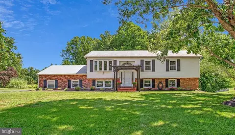 8541 Saint Andrews Dr, Chesapeake Beach, MD 20732