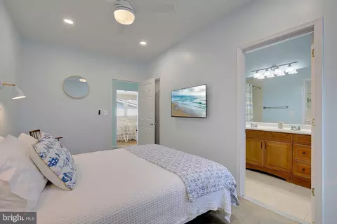 Bedroom - 4036 9th St, North Beach, MD 20714 photo 4 of 7