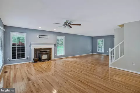 Living - 3025 Hickory Ridge Rd, Dunkirk, MD 20754 photo 3 of 4