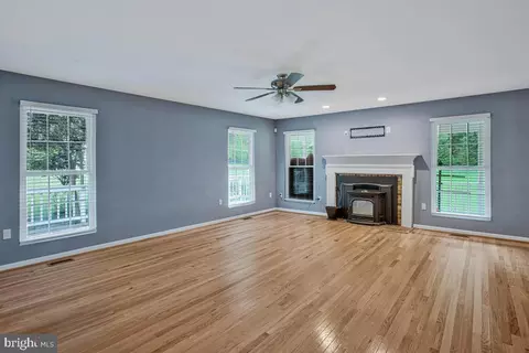 Living - 3025 Hickory Ridge Rd, Dunkirk, MD 20754 photo 4 of 4