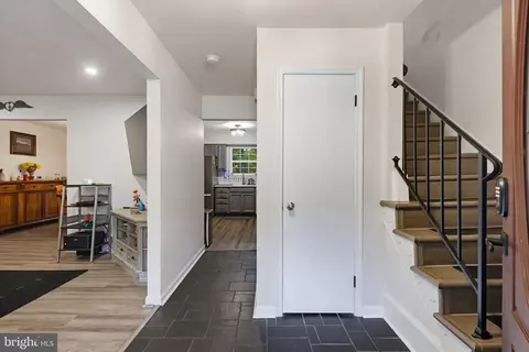 Entry Way - 2501 York Ct, Dunkirk, MD 20754 photo 2 of 5
