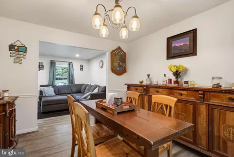 Dining - 2501 York Ct, Dunkirk, MD 20754 photo 2 of 3