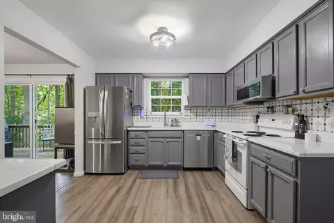 Kitchen - 2501 York Ct, Dunkirk, MD 20754 photo 2 of 2
